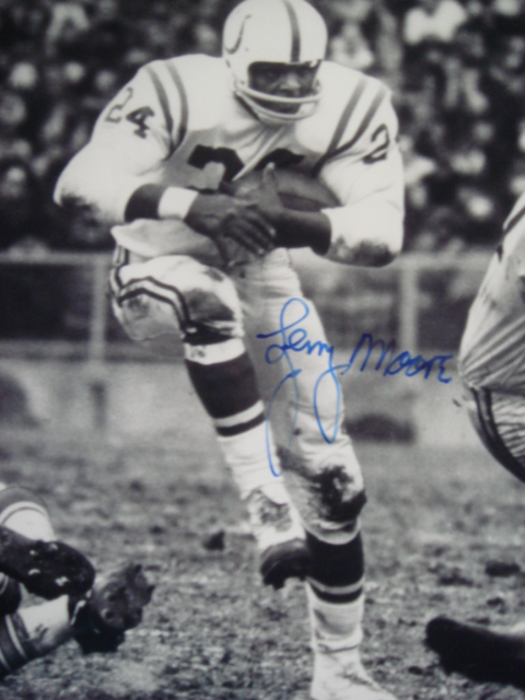 Lenny Moore autographed 8 x 10 Colts Picture with Coa