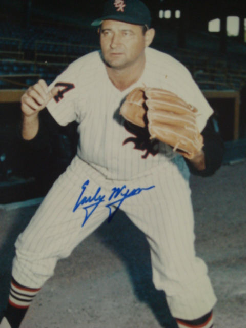Early Wynn White Sox 8 x 10 pitcure with PSA Coa