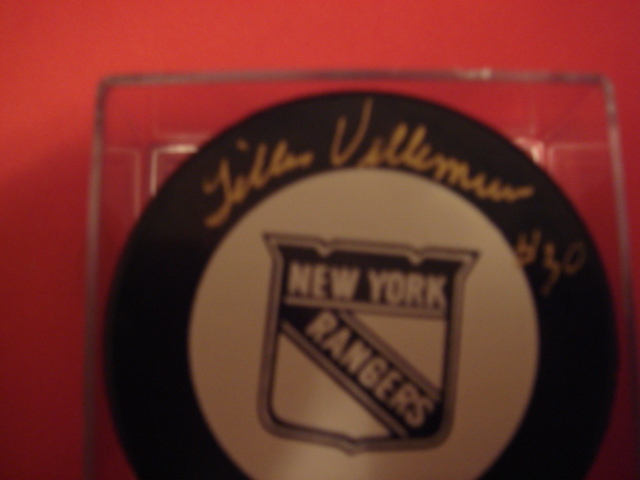 Gilles Villemure autographeh Rangers Hockey puck with Coa