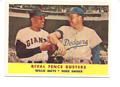 1958 Topps #436 Rival Fence Busters/Willie Mays/Duke Snider