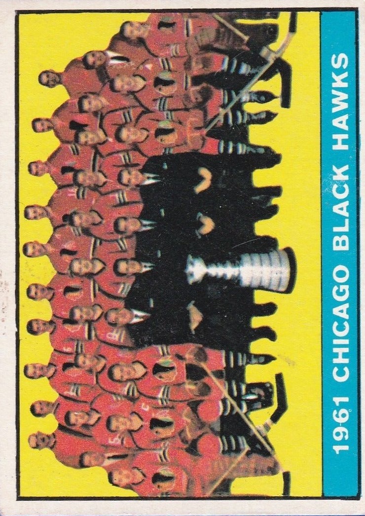 1961-62 Topps #42 Blackhawks Team Picture