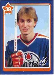 1982-83 Neilson's Gretzky #39 Passing the Puck