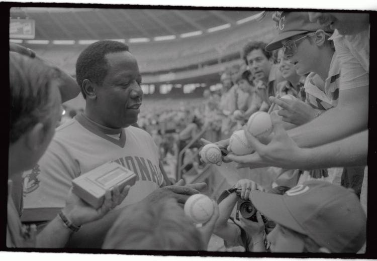 Hank Aaron: A Legendary Player, A Legendary Autograph ;?>
