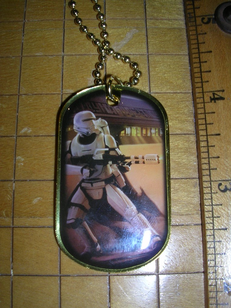 2015 Topps Star Wars The Force Awakens Dog Tags Gold #8 Flametrooper