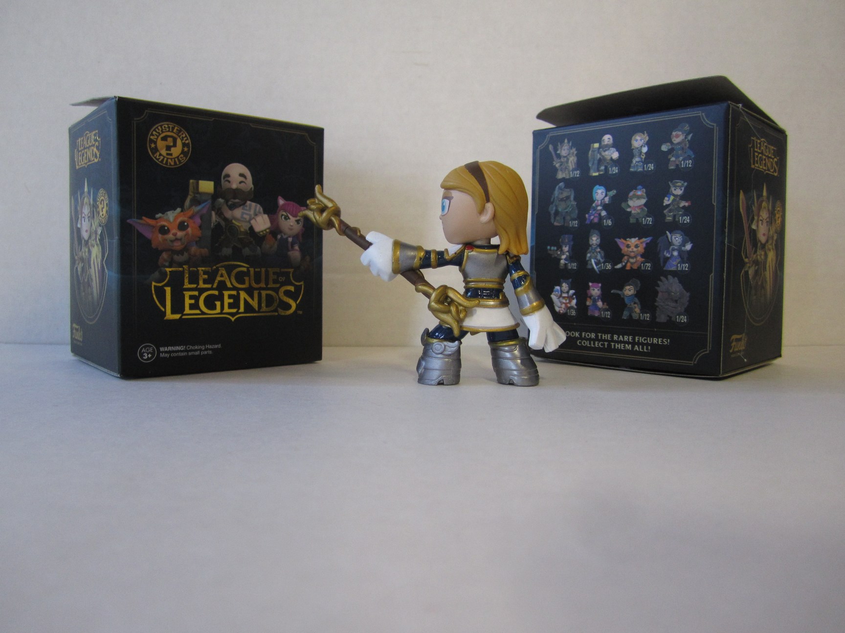 2016 Funko Mystery Minis League of Legends #NNO Lux back image