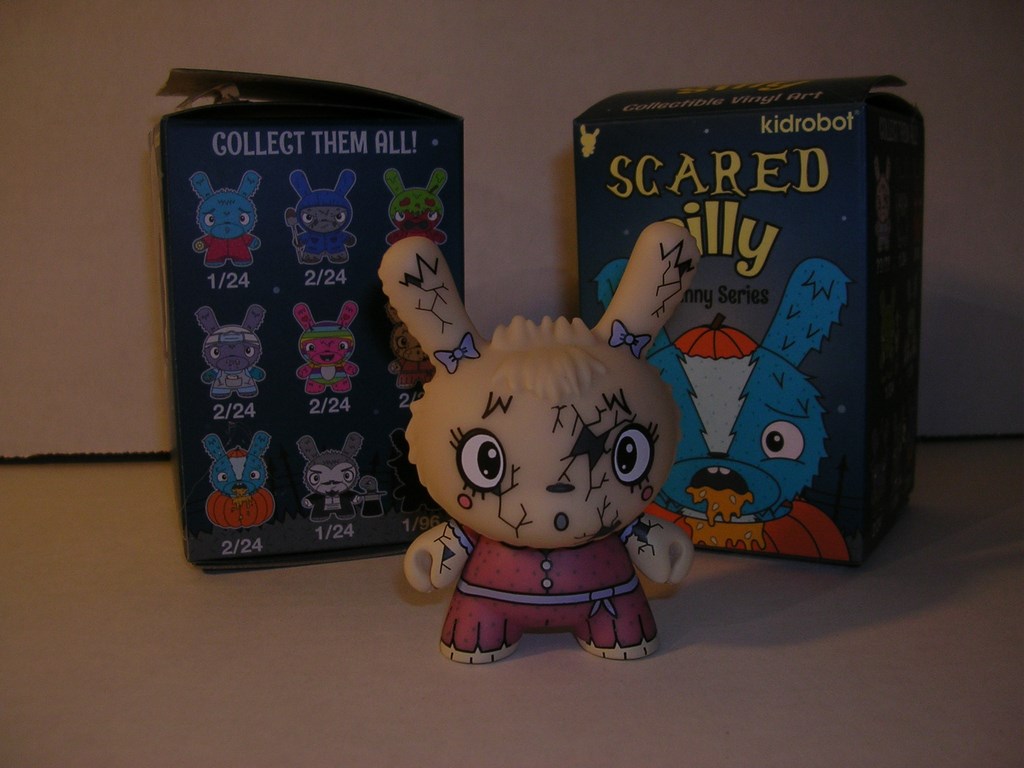 2017 Kidrobot Dunny Blind Box Minis Scared Silly #NNO You Crack Me Up