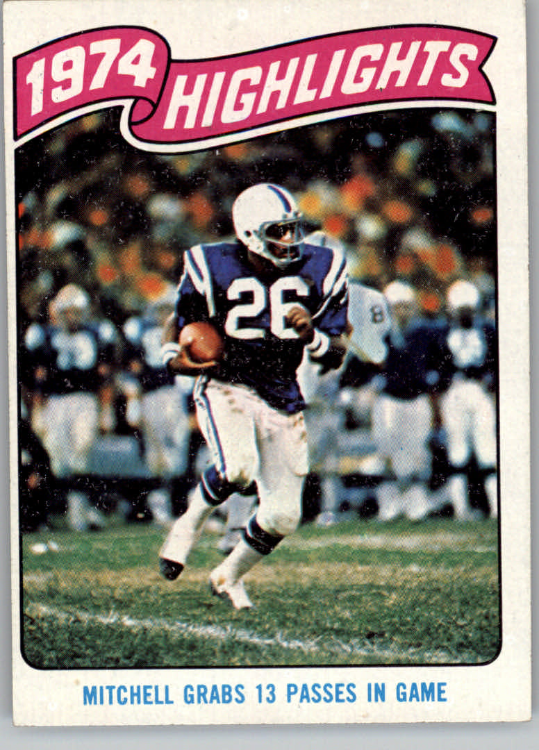 1975 Topps #456 Lydell Mitchell HL/13 Passes in Game