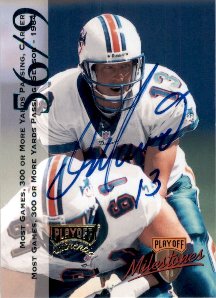 1998 Absolute Dan Marino Milestones Autographs 7 Dan Marino NM MT