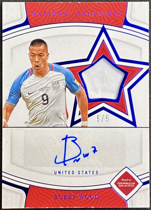 2022 Panini National Treasures Road to the World Cup Star Swatch Signatures Sapphire #35 Bobby Wood/5