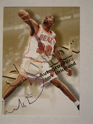 1998-99 SkyBox Premium Autographics #121 Mark Strickland