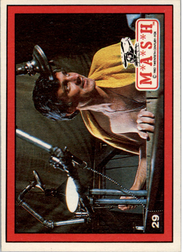 1982 Donruss M.A.S.H. #29 Hawkeye In Shower