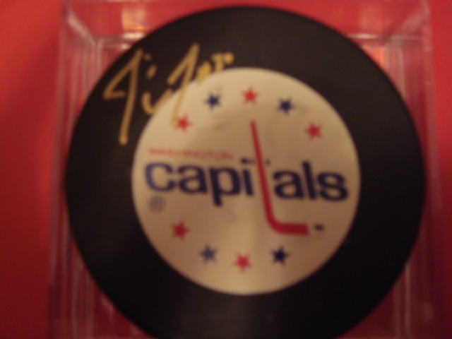 Jim Carey Autographed Washington Capitals old Logo Puck with COA