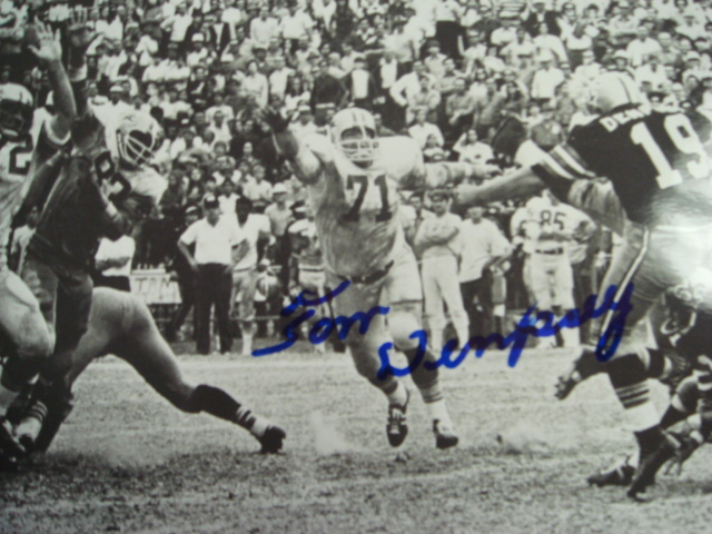Tom Dempsey Autographed 8 x 10 Saints Picture of the 63 yard Fg with Coa