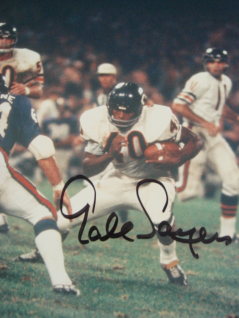 Gale Sayers autographed 8 x 10 Bears picture with PSA Coa