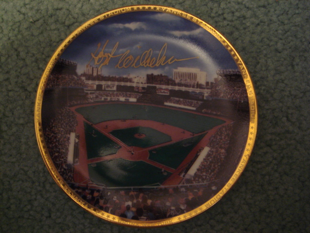 Hoyt Wilhelm Yankee Stadium Autographed 1989 Sports Impressions Mini Plate By Robert Stephen Simon With COA