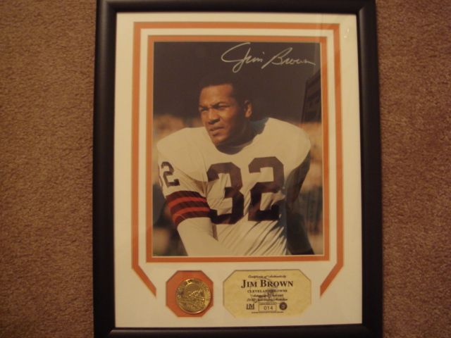 Jim Brown Autographed Photo and 24 Kt. Gold Overlay Medallion with COA From Highland Mint and signature from Mounted Memories
