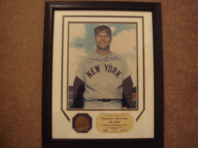 Mickey Mantle Autographed 8 X 10 Photo And Solid Bronze Medallion 21/99 COA  Highland Mint - NM-MT