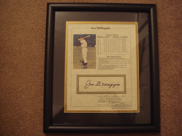 Joe Dimaggio Autographed Photo with Lifetime Statistics Certify by Notary Public