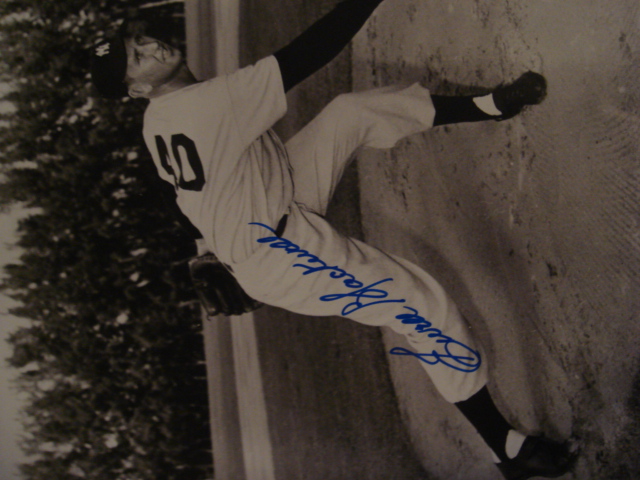 Ewell Blackwell Autographed 8 X 10 Yankees Picture With COA