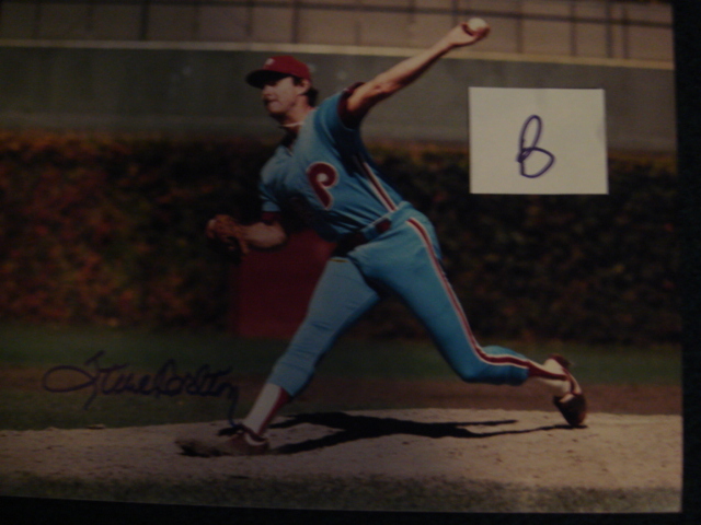 Steve Carlton Autographed 8 X 10 PhilliesPicture With COA pose B