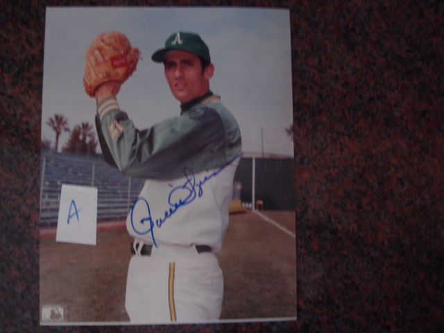 Rollie Fingers Autographed 8 X 10 A'S Picture With COA pose A