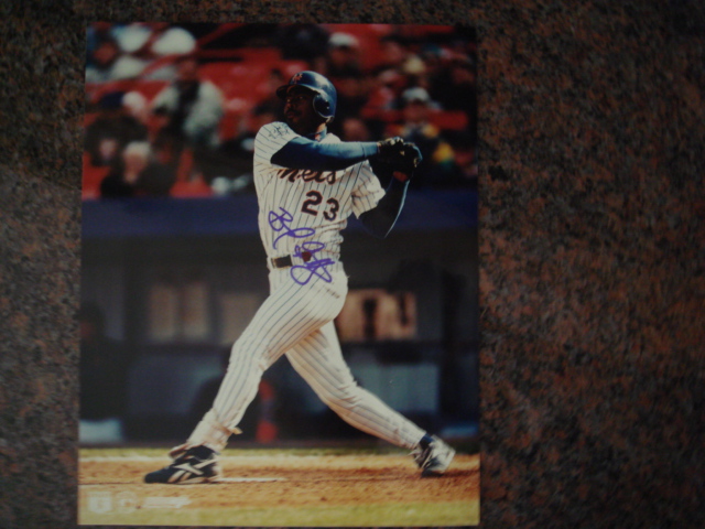 Benard Gilkey Autographed 8 X 10 Mets Picture With COA