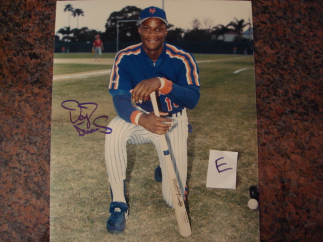 Darryl Strawberry Autographed 8 X 10 Mets Picture With COA pose E