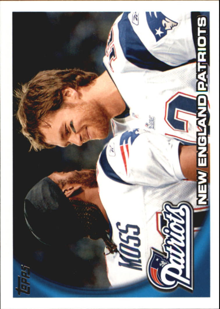 2010 Topps #347 New England Patriots Team/Tom Brady/Randy Moss