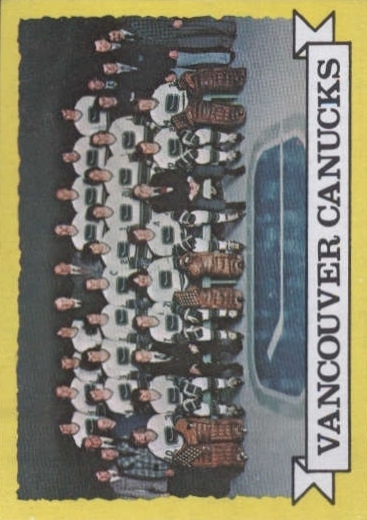 1973-74 Topps #107 Canucks Team