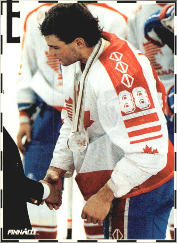 1992-93 Pinnacle Eric Lindros #16 Canadian National/Team