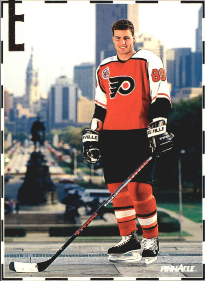 1992-93 Pinnacle Eric Lindros #30 Philly Hero