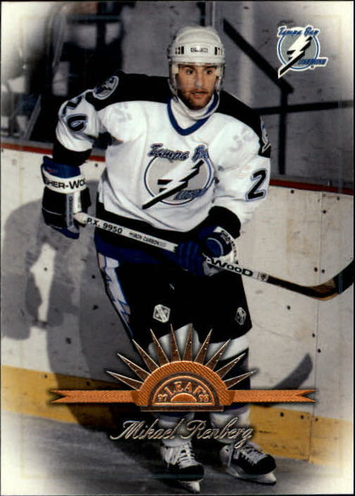 1997-98 Leaf #38 Mikael Renberg - NM-MT