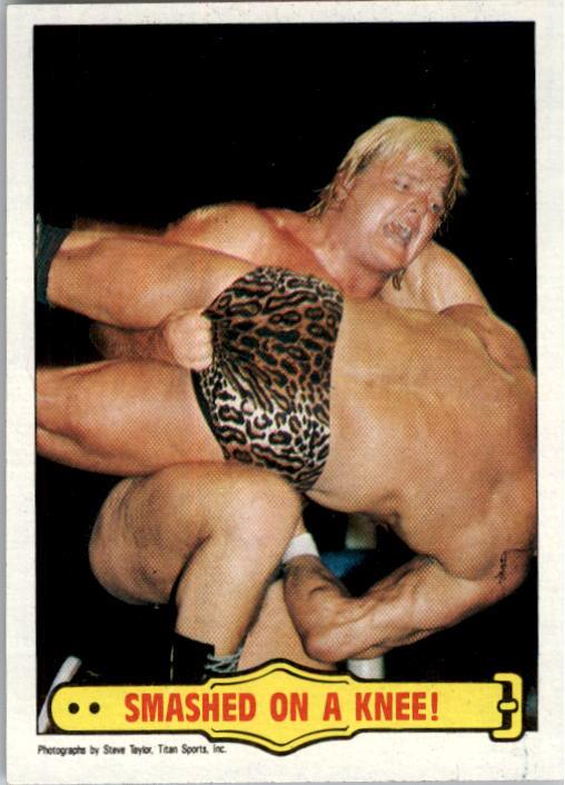 1985 Topps WWF #33 Smashed on a Knee! RA