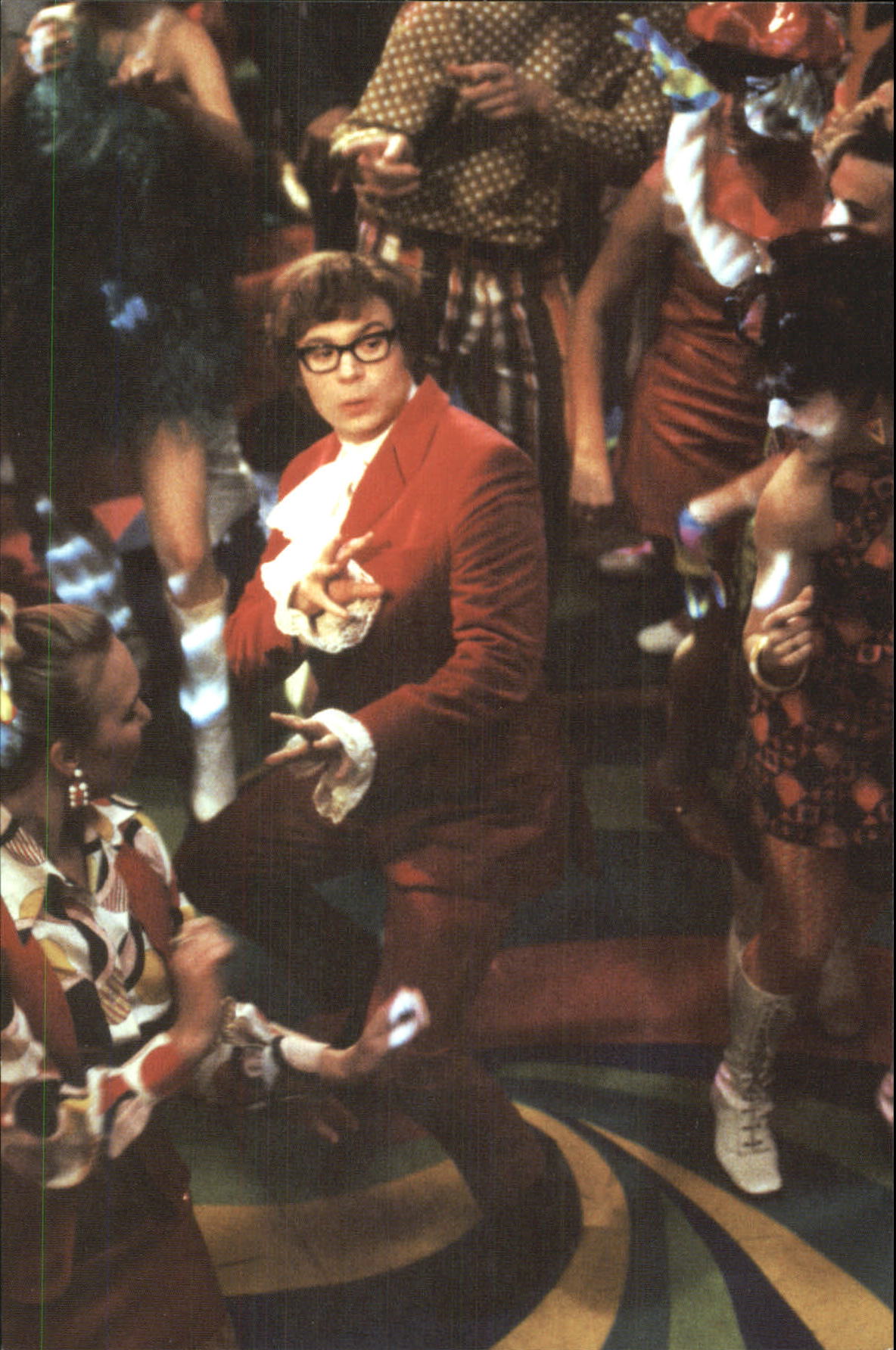 1999 Panini Austin Powers Photocards #21 Austin in red dances