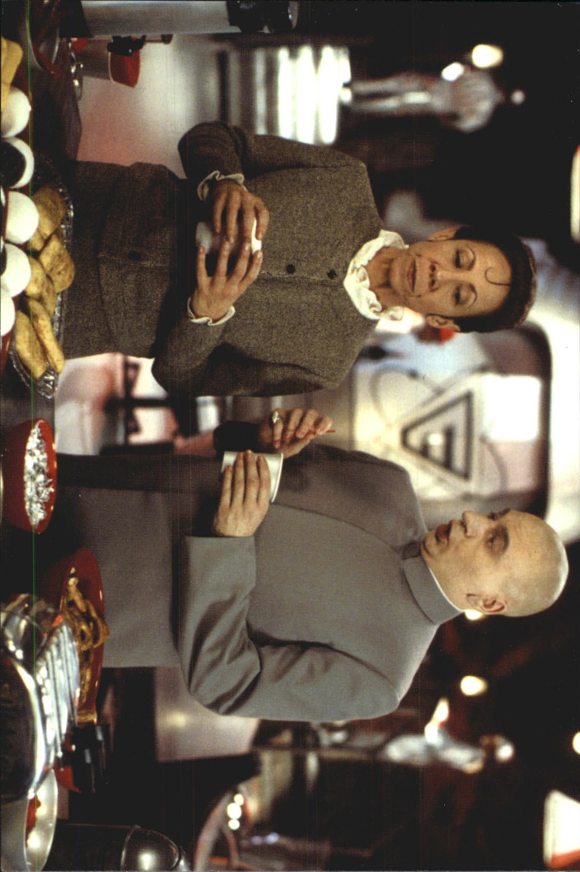 1999 Panini Austin Powers Photocards #59 Frau and Dr. Evil at buffet