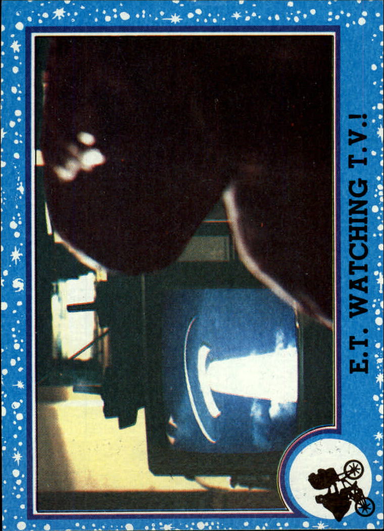 1982 Topps E.T. #30 E.T. Watching T.V.