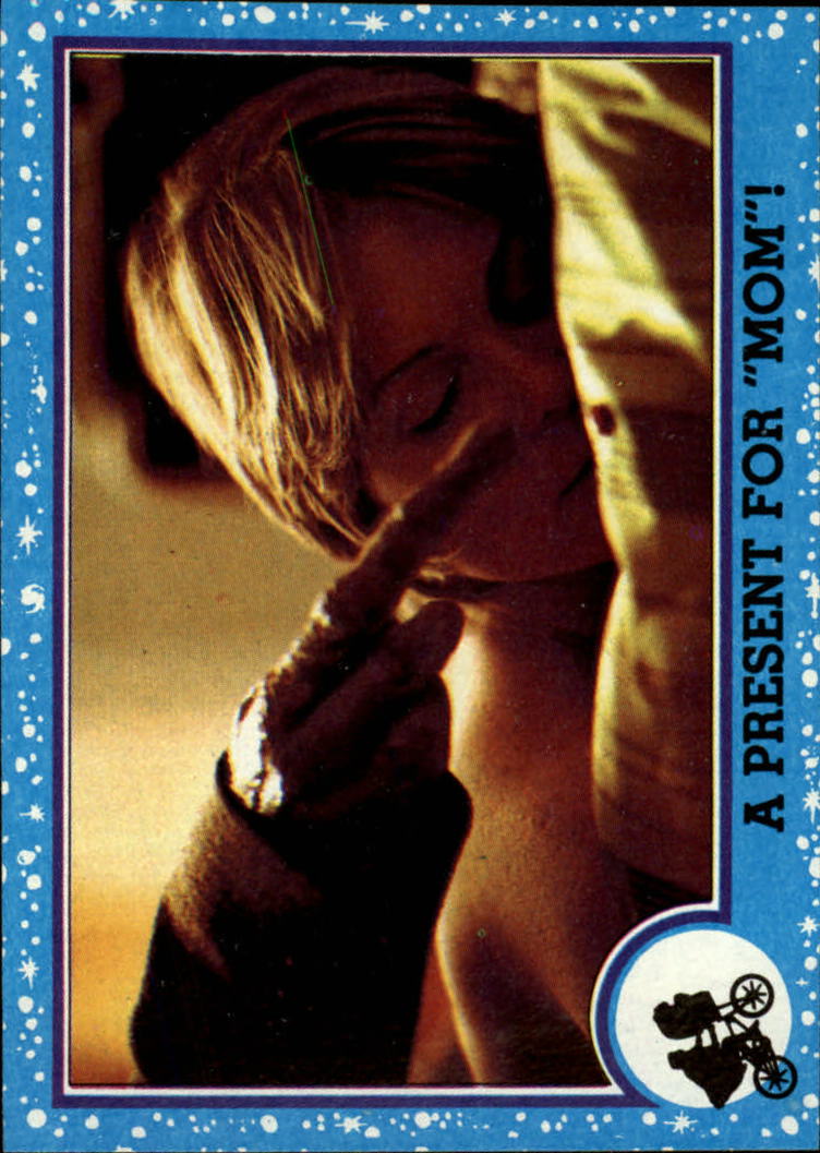 1982 Topps E.T. #40 A Present for Mom