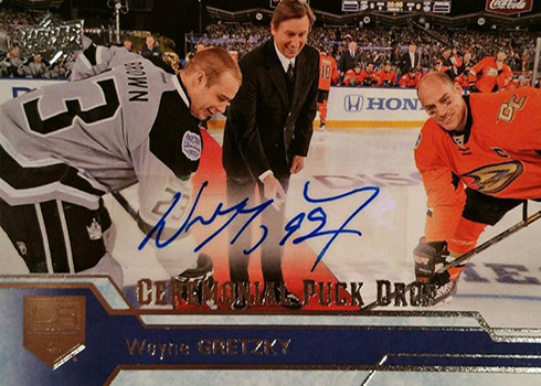 2016-17 UD Ceremonial Puck Drop CPD-9 Wayne Gretzky Autograph